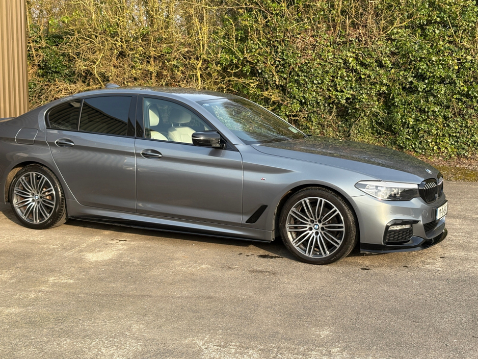 2017 BMW 5 Series - image 5