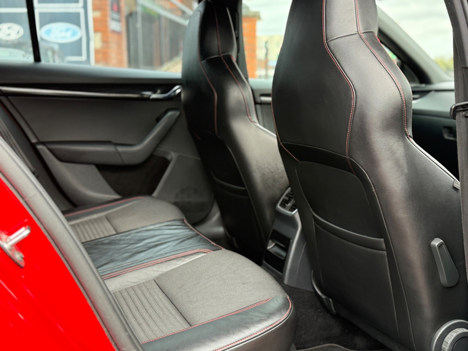 2016 Skoda Octavia - image 25