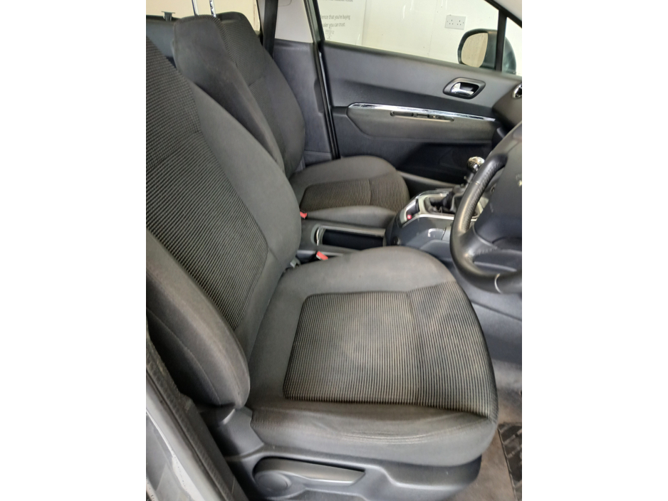 2013 Peugeot 5008 - image 6