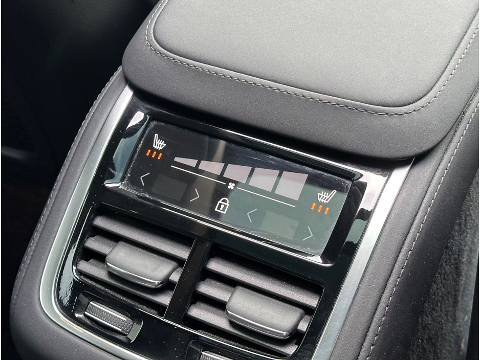 2025 Volvo XC90 - image 18