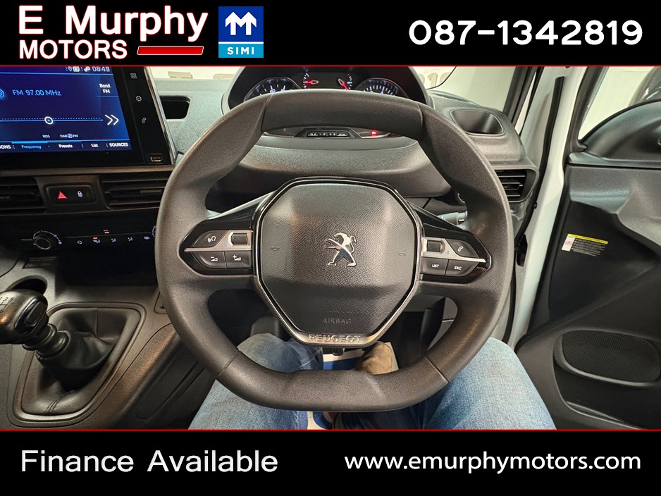 2022 Peugeot Partner - image 18