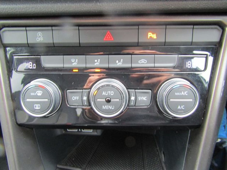 2019 Volkswagen T-Roc - image 23