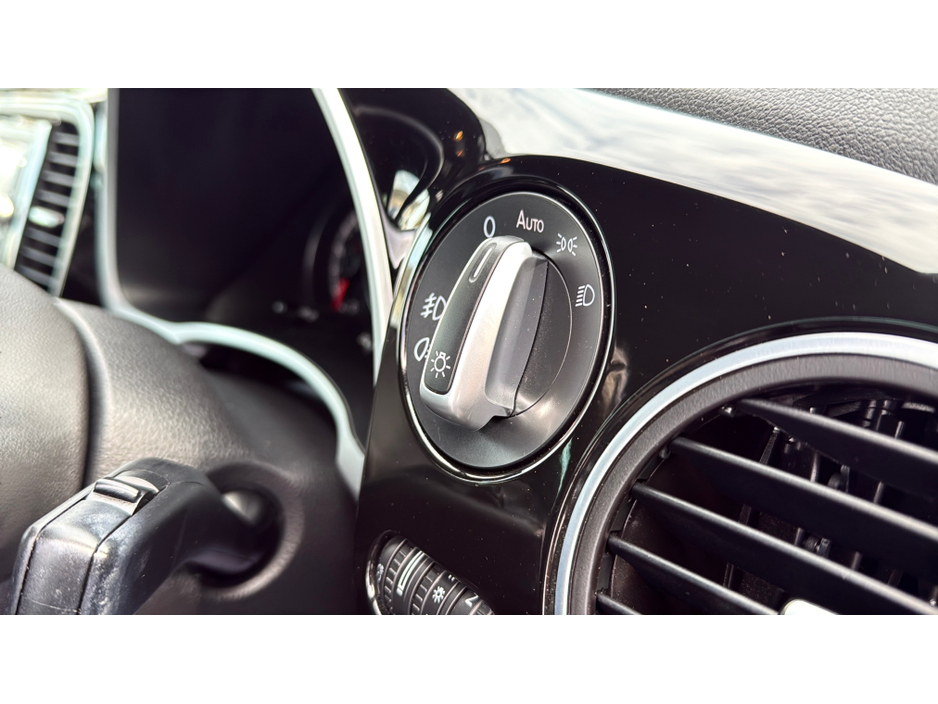 2017 Volkswagen Beetle - image 17