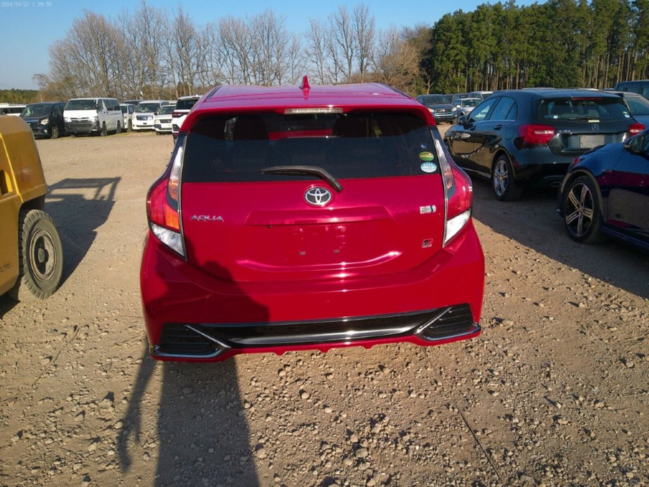 2018 Toyota Aqua - image 5