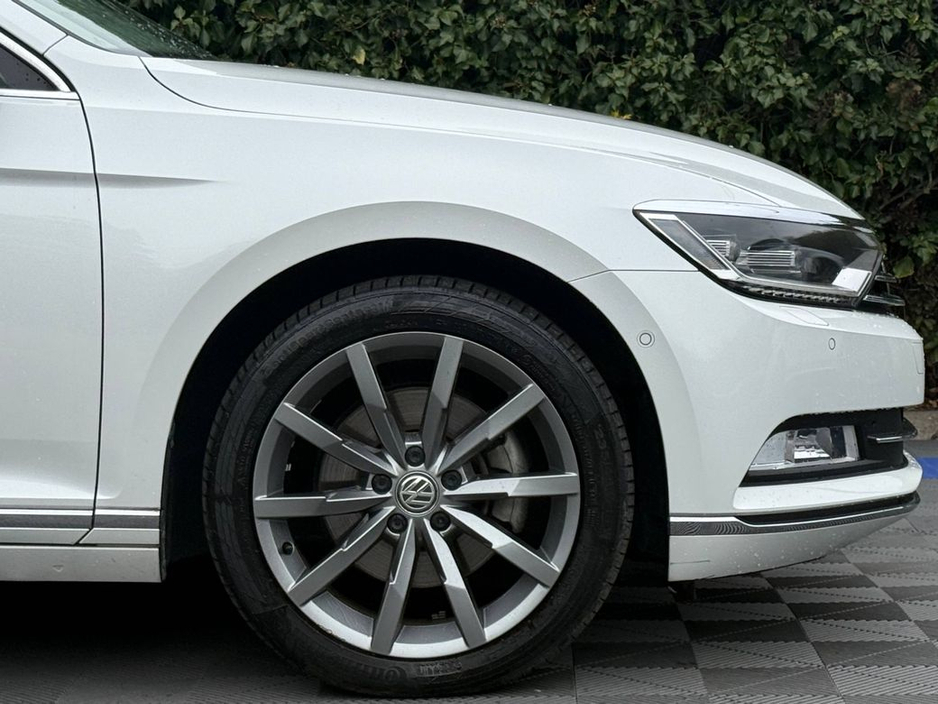 2020 Volkswagen Passat - image 9