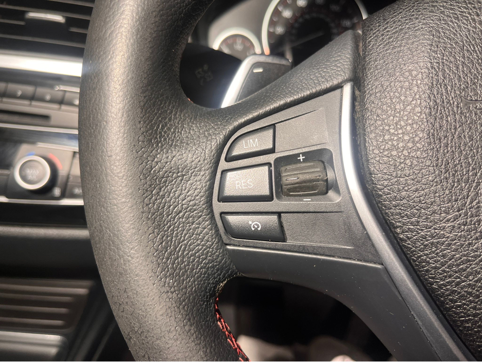 2016 BMW 3 Series - image 18