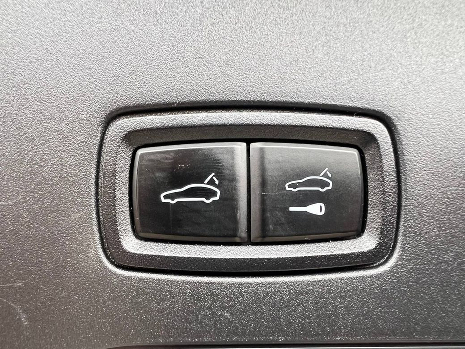 2018 Porsche Panamera - image 16