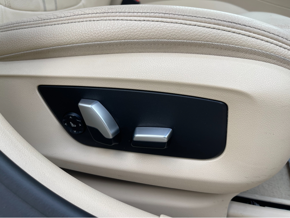 2018 BMW 5 Series - image 20