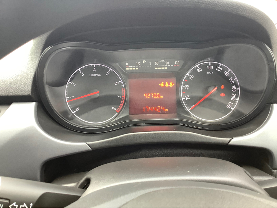 2016 Opel Corsa - image 3