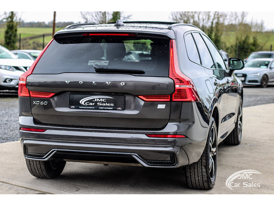 2022 Volvo XC60 - image 8
