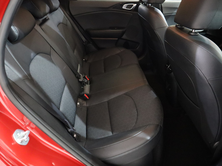 2023 Kia XCeed - image 25