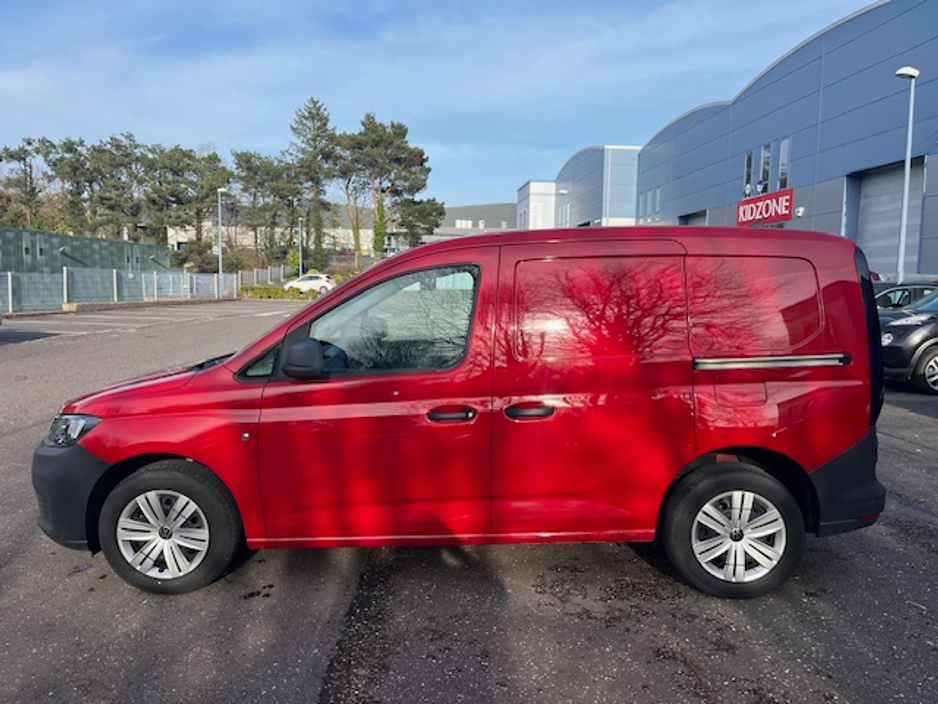 2025 Volkswagen Caddy - image 4