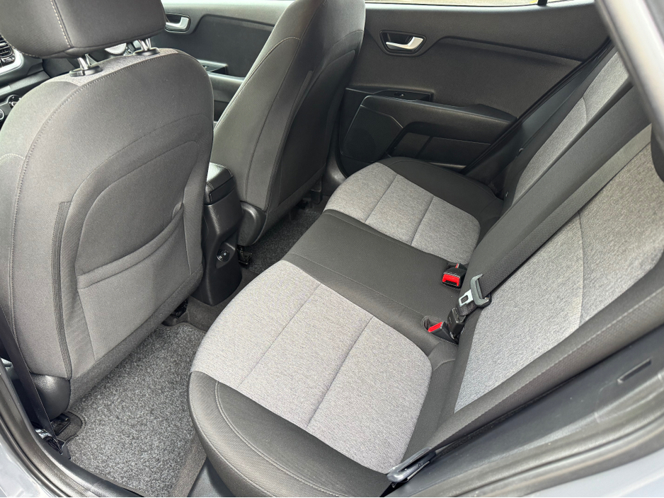 2021 Kia Stonic - image 16