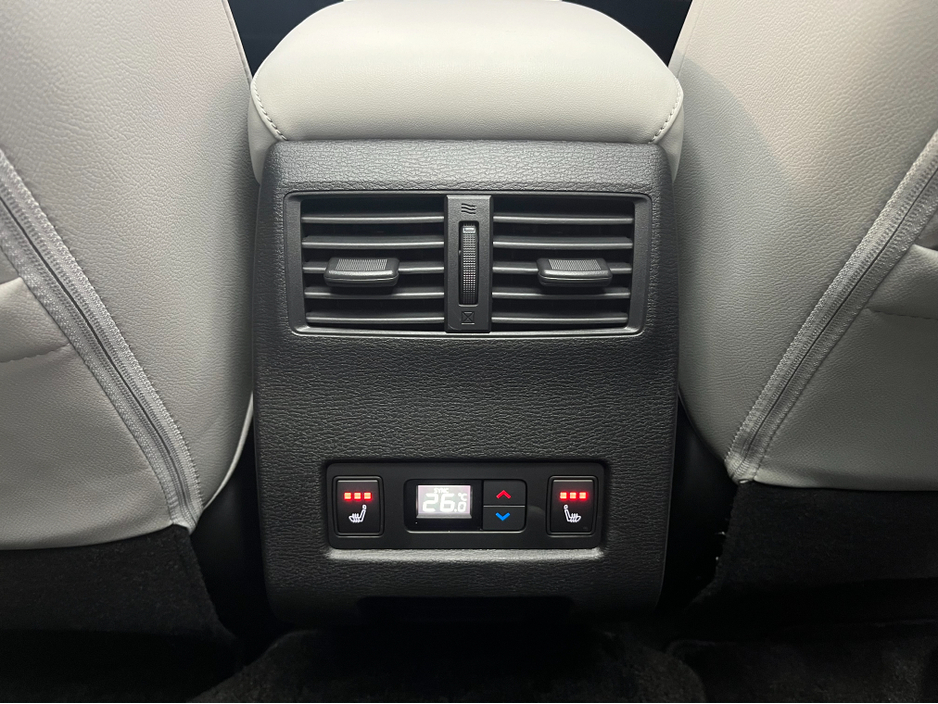 2024 Mitsubishi Outlander - image 18