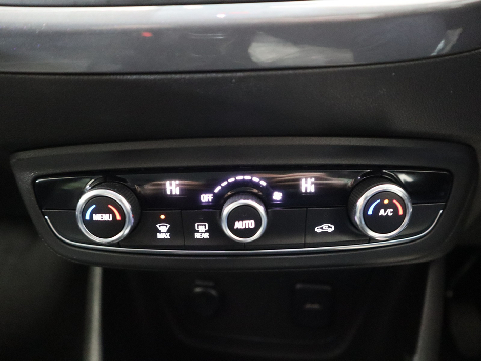 2022 Opel Crossland X - image 17