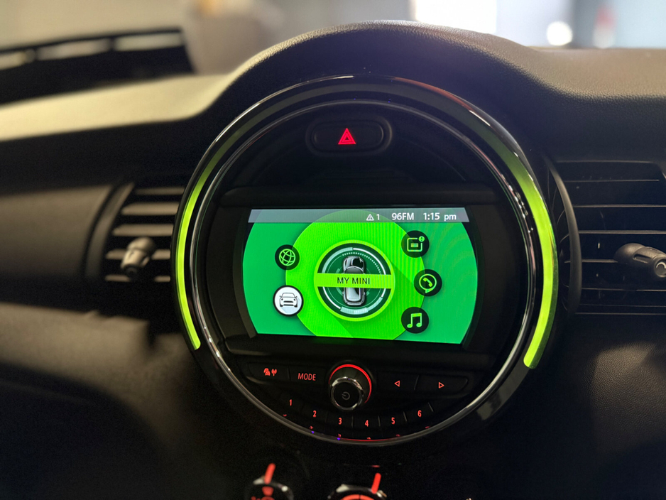 2020 MINI Hatch  €17,900