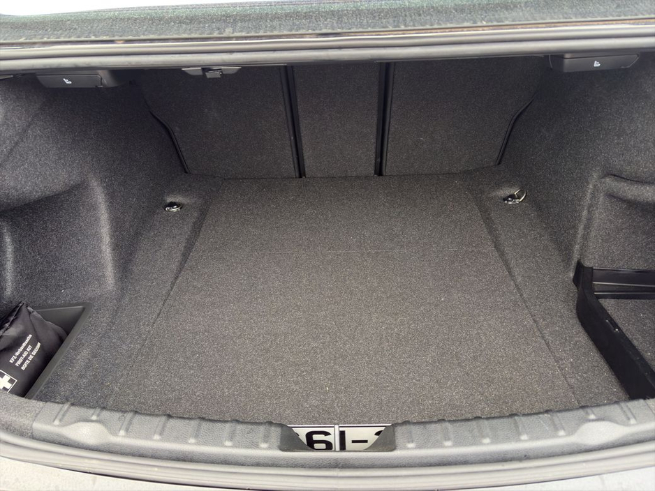 2017 BMW 3 Series - image 15