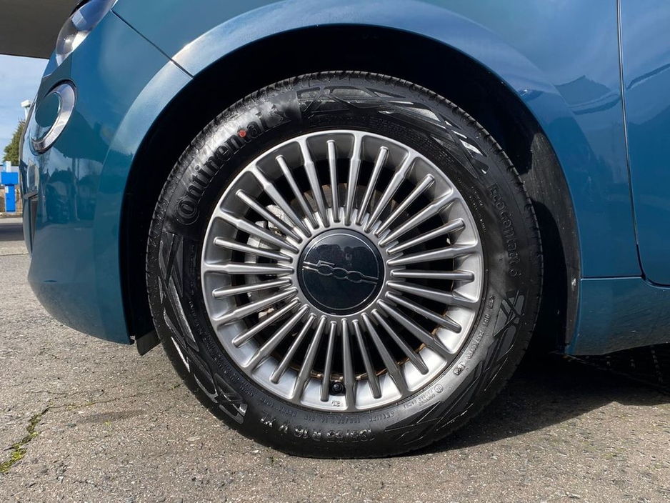 2025 Fiat 500e - image 27