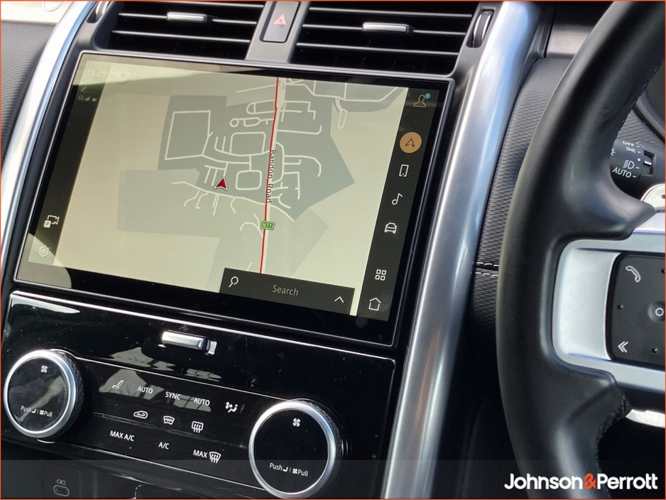 2024 Land Rover Discovery - image 10