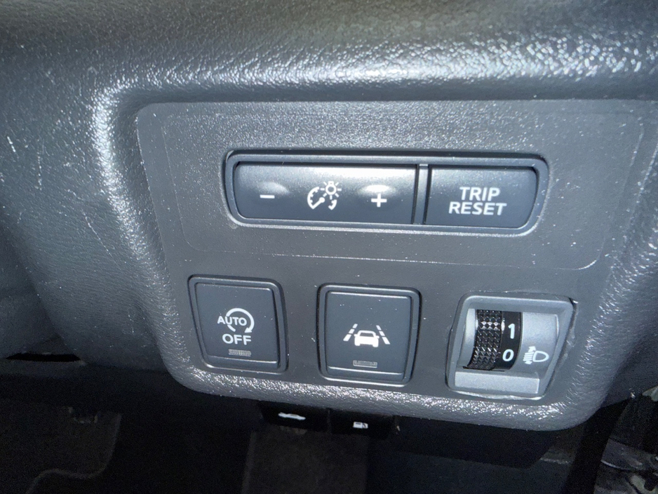 2017 Nissan Micra - image 16