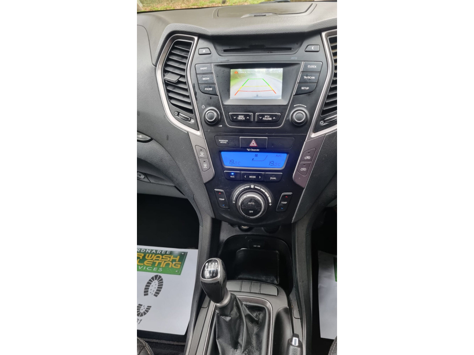 2015 Hyundai Santa Fe - image 10