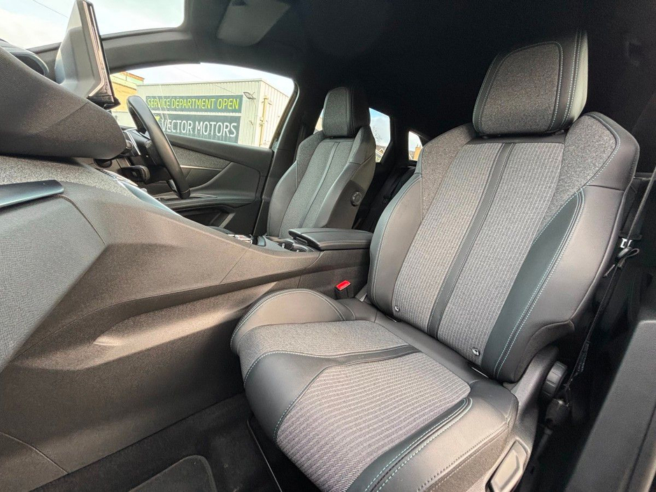 2023 Peugeot 3008 ALLURE PREMIUM+ PHEV €29,995