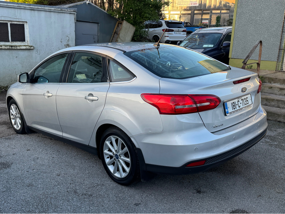 2018 Ford Focus - image 8