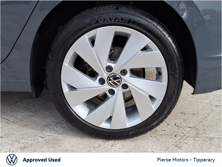 2025 Volkswagen Golf - image 8