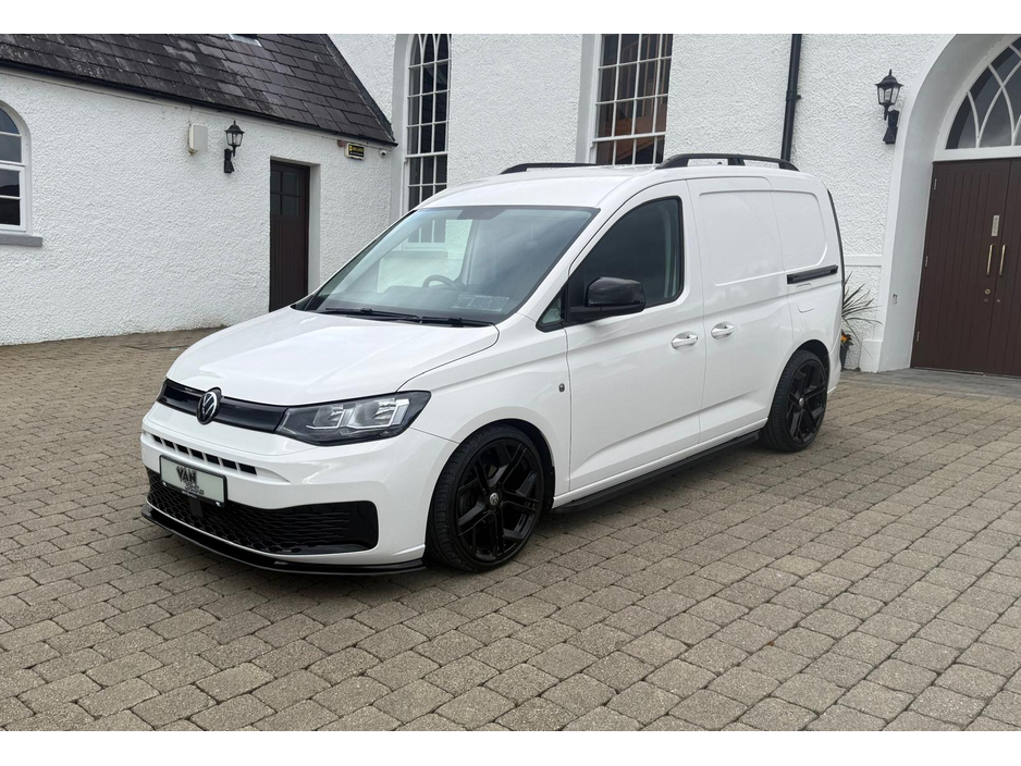 2021 Volkswagen Caddy - image 2