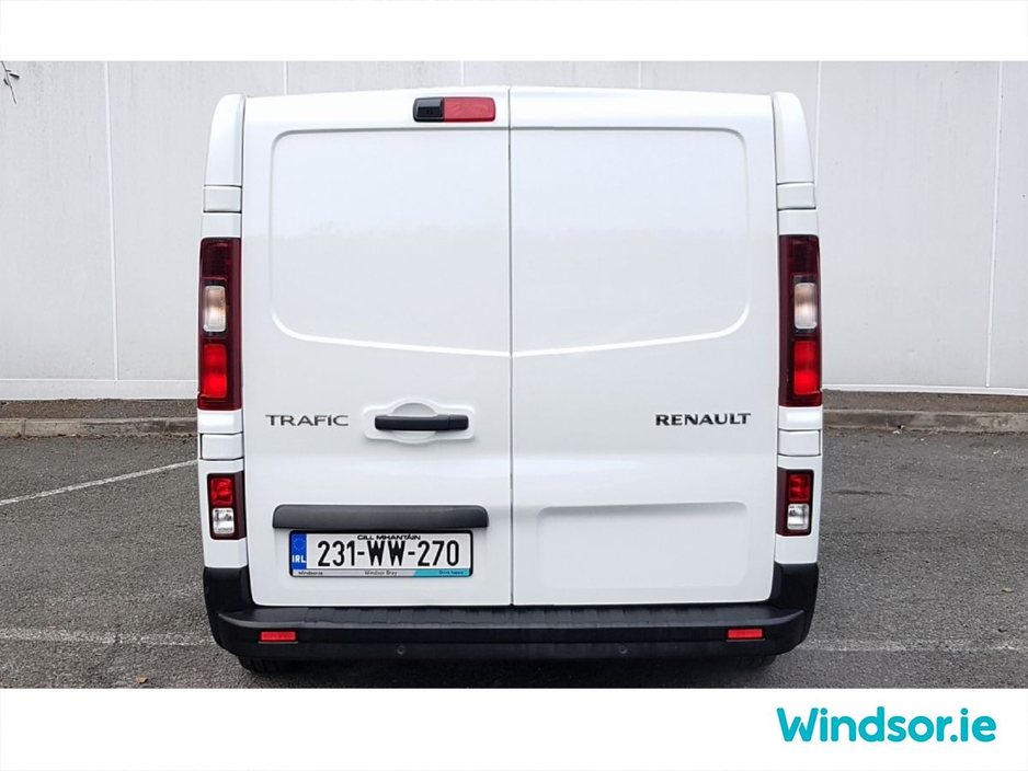 2023 Renault Trafic - image 11