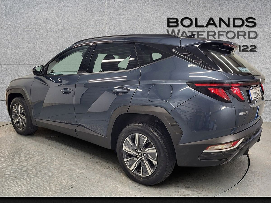 2022 Hyundai Tucson - image 2