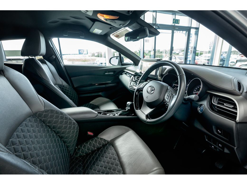 2023 Toyota C-HR SOL HYBRID €26,899