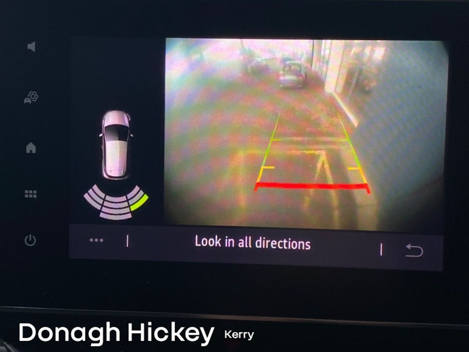 2022 Renault Trafic - image 16