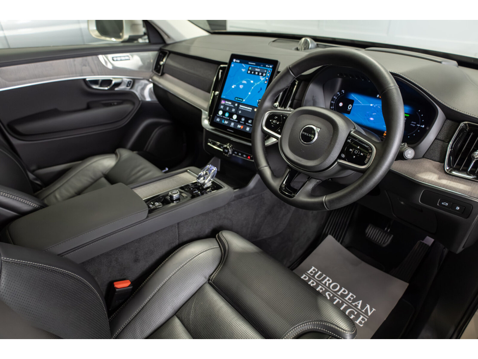 2025 Volvo XC90 - image 8