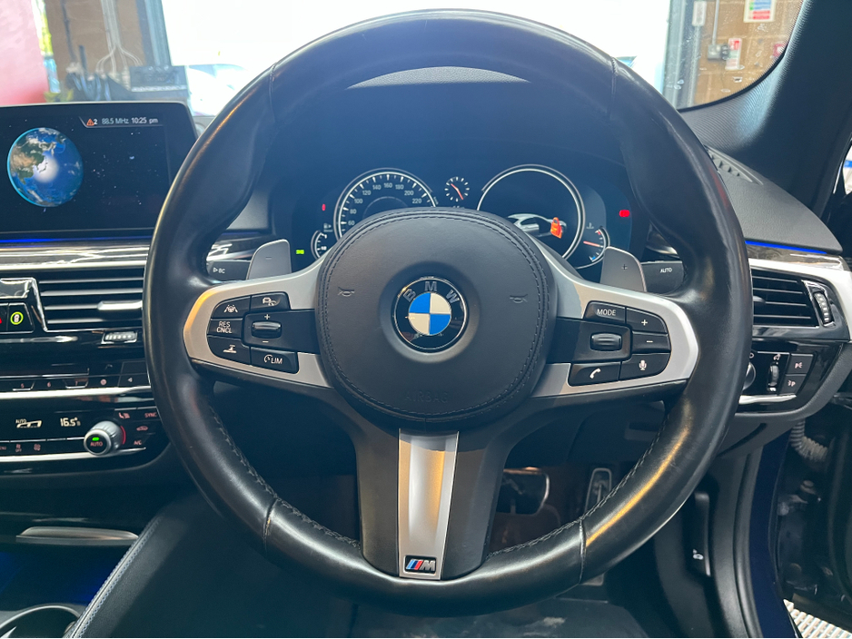 2018 BMW 5 Series 2018 523D M-SPORT 2.0 AUTOMATIC / CRUISE CONTROL / 360° PARKING CAMERA / ELECTRIC MEMORY SEATS / PADDLE SHIFTERS
