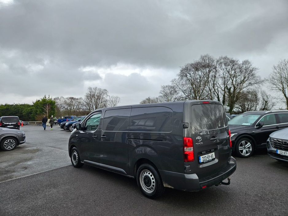 2022 Toyota Proace - image 10