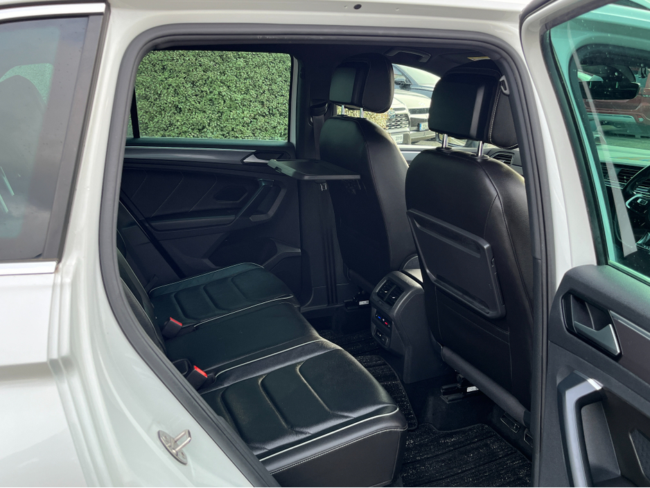 2020 Volkswagen Tiguan - image 10