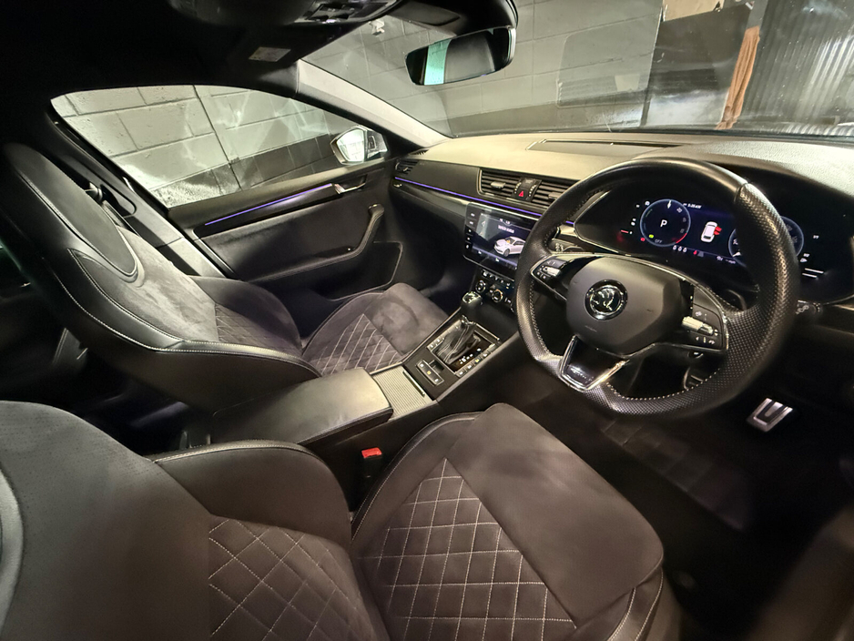 2022 Skoda Superb - image 8
