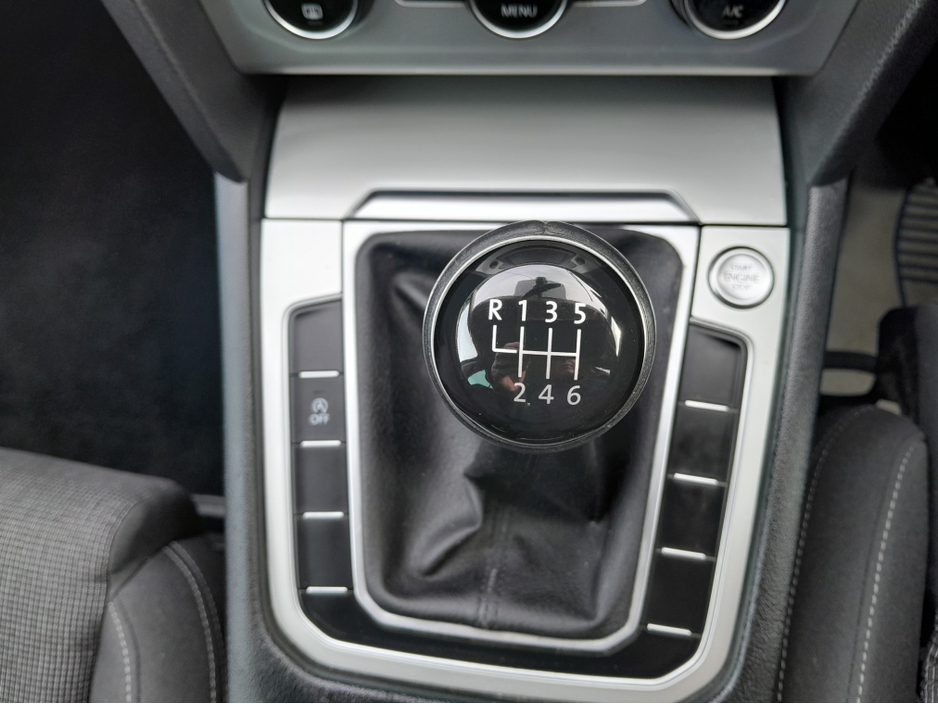 2016 Volkswagen Passat - image 23