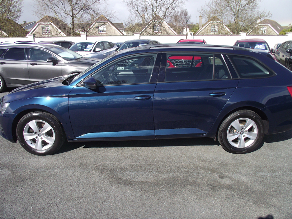 2021 Skoda Superb - image 13