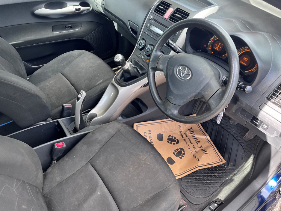 2008 Toyota Auris - image 5
