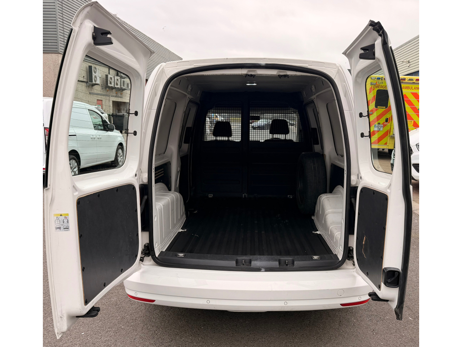 2019 Volkswagen Caddy - image 7