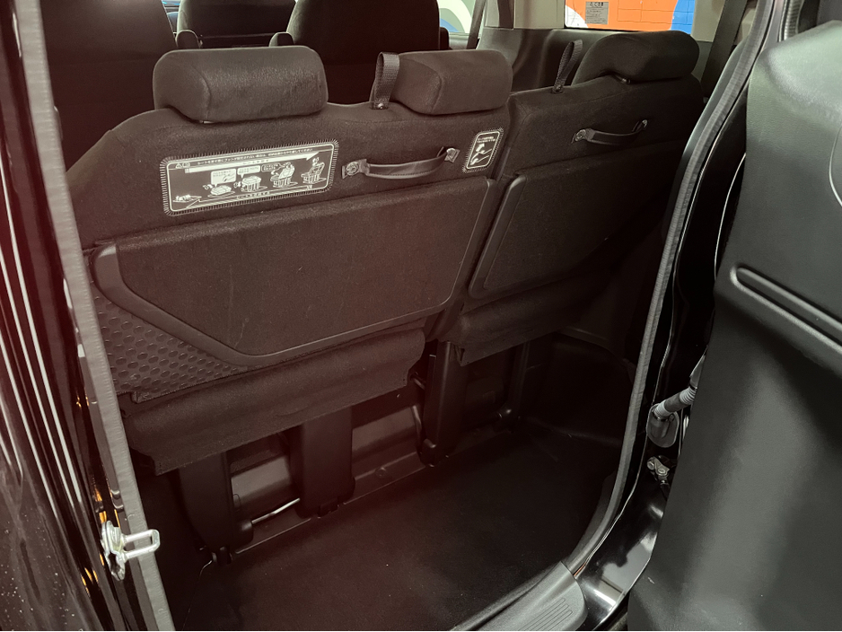 2019 Honda Stepwagon - image 7