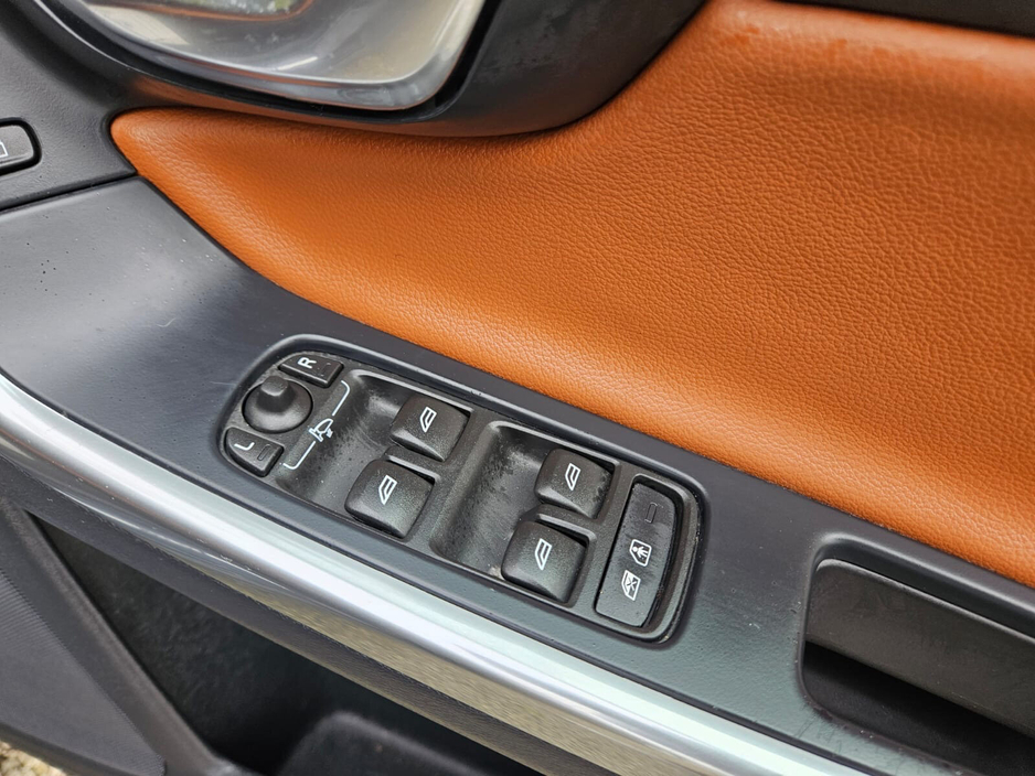 2016 Volvo V60 - image 26