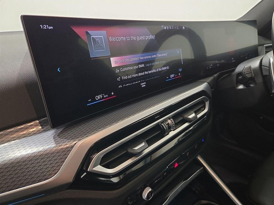 2024 BMW 3 Series - image 19