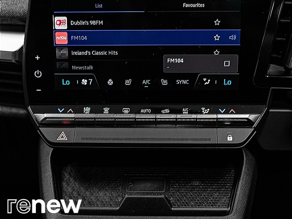 2024 Renault Megane E-Tech - image 32