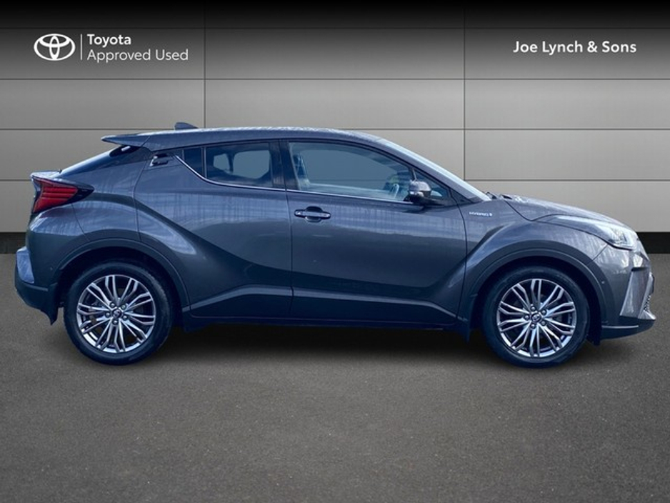 2022 Toyota C-HR - image 3