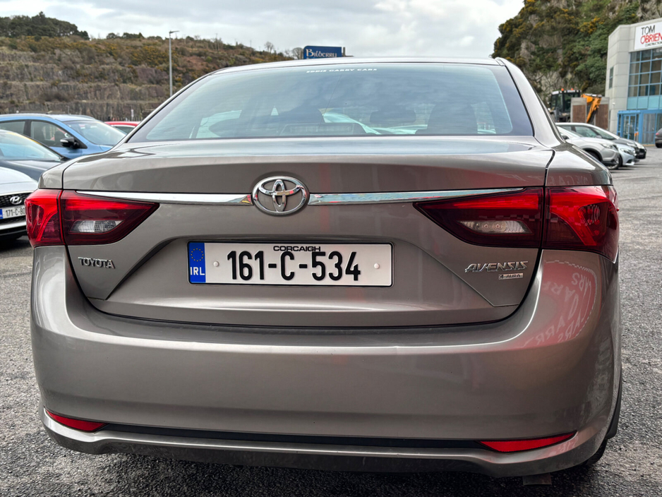 2016 Toyota Avensis - image 16