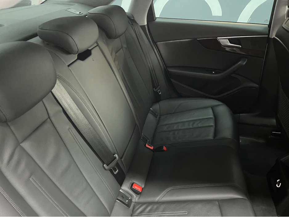 2018 Audi A4 2018 AUDI A4 TFSI 1.4 AUTOMATIC / CRUISE CONTROL / REVERSE CAMERA / HEATED SEATS / PADDLE SHIFTERS