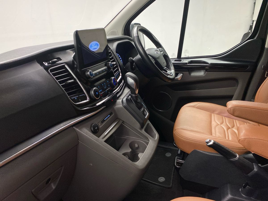 2022 Ford Tourneo Custom - image 2